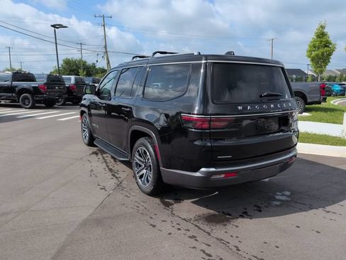Used 2022 Jeep Wagoneer Series III AWD/4WD image 3