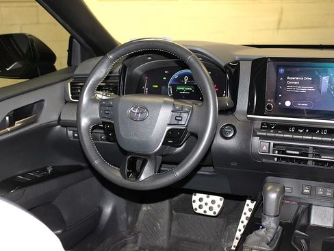 Used 2025 Toyota Camry SE w/ Convenience Package AWD/4WD image 14