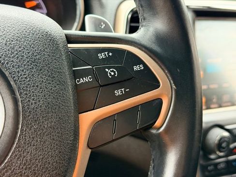 Used 2014 Jeep Grand Cherokee Laredo w/ 18" Wheel & 8.4" Radio Group image 10