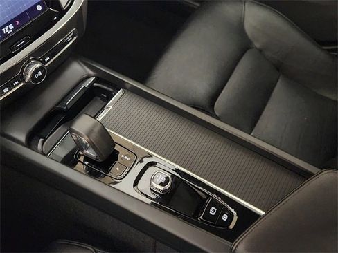 Used 2024 Volvo S60 B5 Core image 18