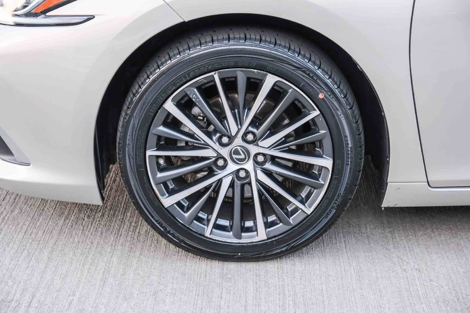 Used 2023 Lexus ES 300h w/ Premium Package FWD image 10