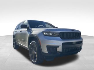 New 2025 Jeep Grand Cherokee L Altitude AWD/4WD video 3