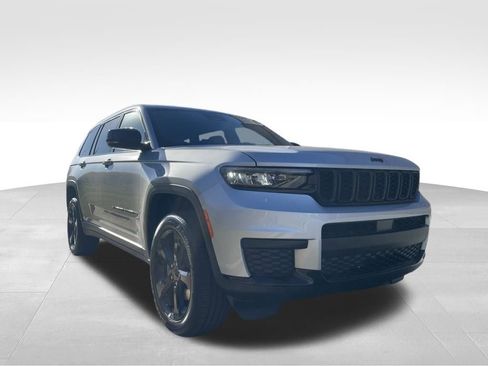New 2025 Jeep Grand Cherokee L Altitude AWD/4WD image 3