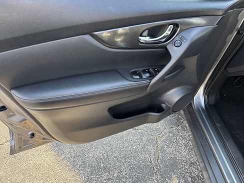 Used 2018 Nissan Rogue S FWD image 13