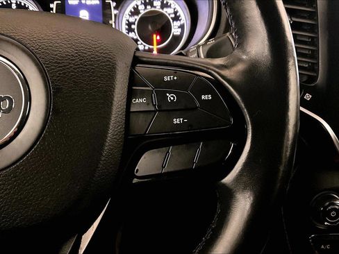 Used 2020 Jeep Cherokee Latitude Plus image 19