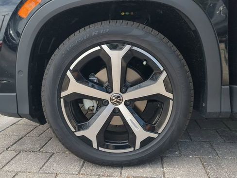New 2026 Volkswagen Tiguan SE FWD image 33