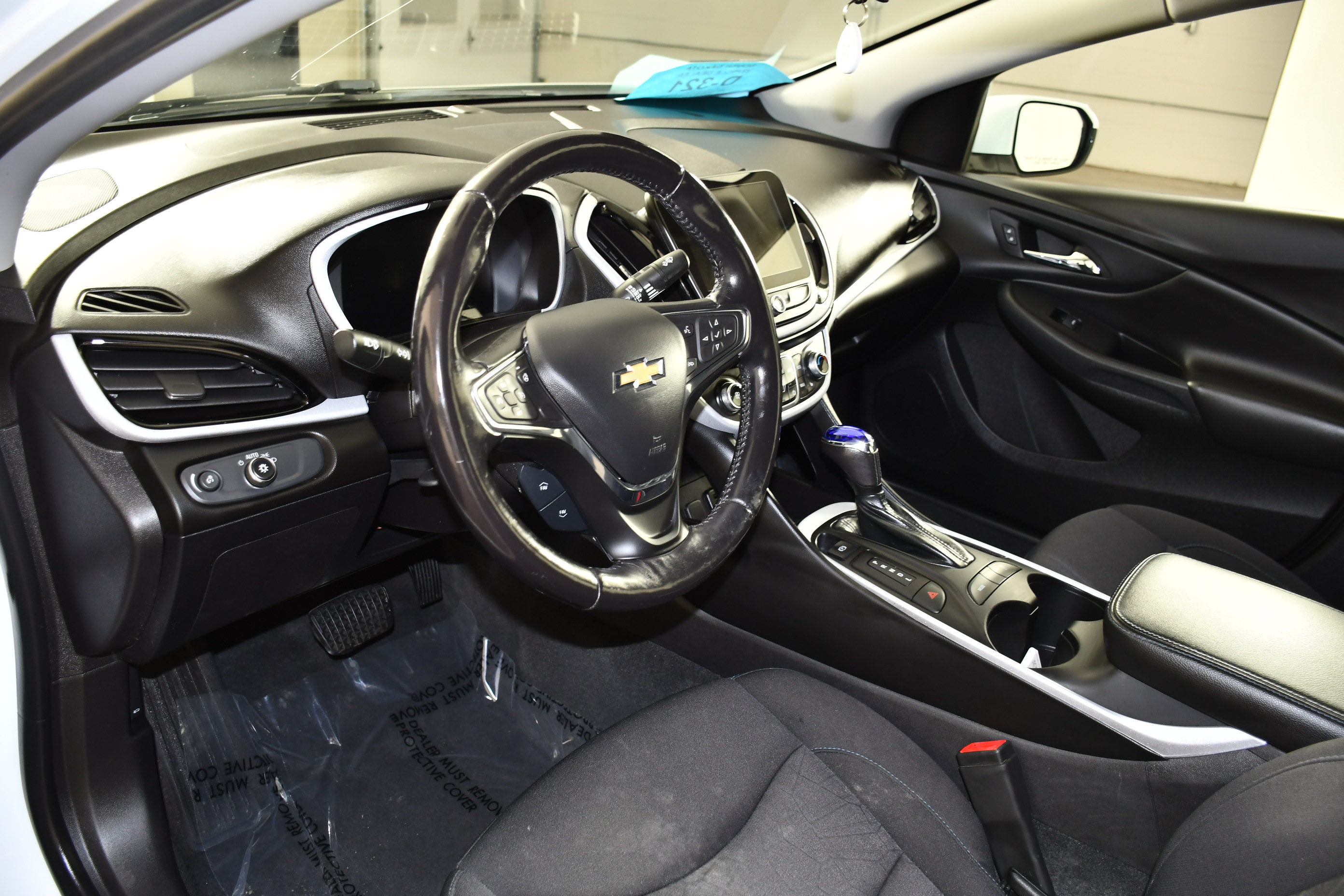 Used 2018 Chevrolet Volt LT w/ Comfort Package FWD image 2