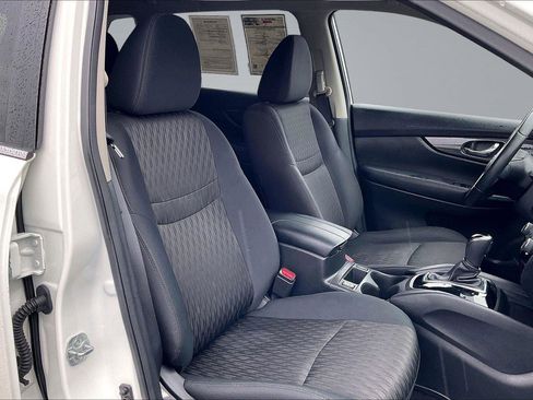 Used 2018 Nissan Rogue SV FWD image 9