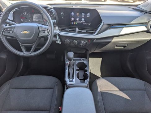 Used 2024 Chevrolet Trax LS w/ LS Convenience Package FWD image 23