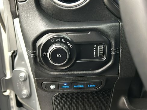 Used 2024 Jeep Wrangler High Altitude image 29