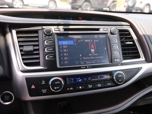 Used 2015 Toyota Highlander XLE AWD/4WD image 18