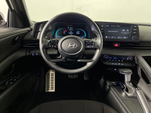 Certified 2025 Hyundai Elantra Sport image 15