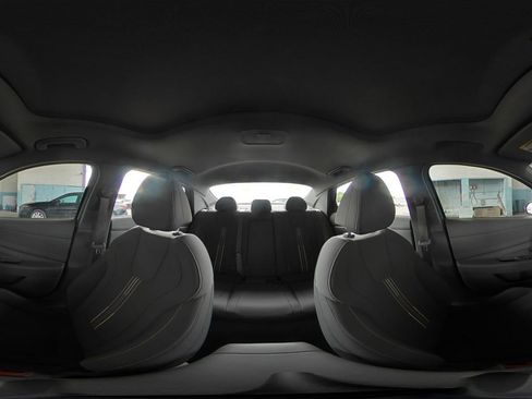 Used 2025 Hyundai Elantra SEL image 42