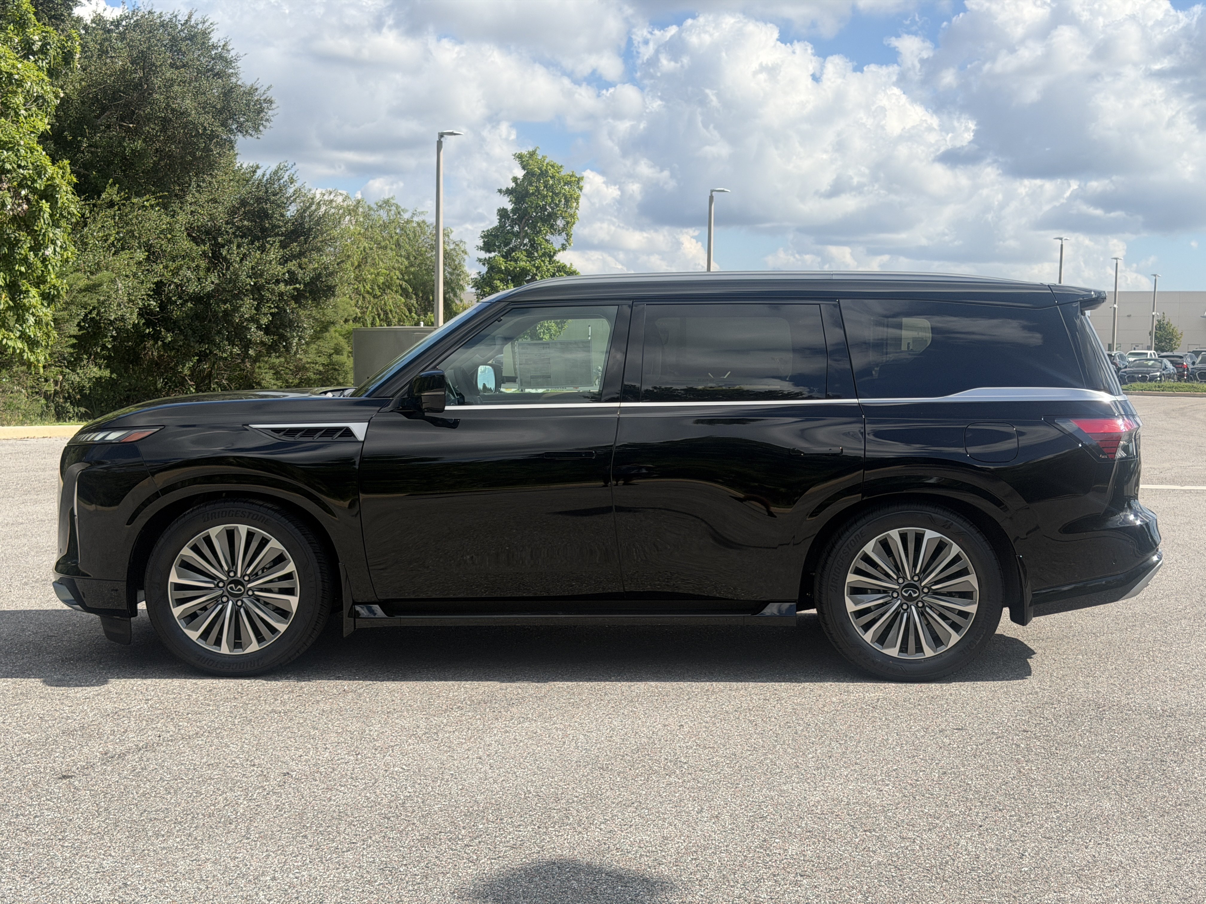 New 2027 INFINITI QX80 Luxe w/ Cargo Package RWD image 4