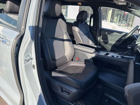 Used 2023 Toyota Sienna XLE Woodland Edition image 23