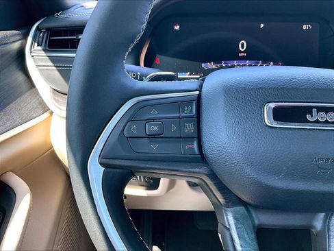 Used 2025 Jeep Grand Cherokee Limited w/ Luxury Tech Group II RWD image 20