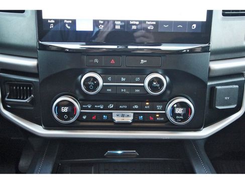 Certified 2024 Ford Expedition XLT image 27