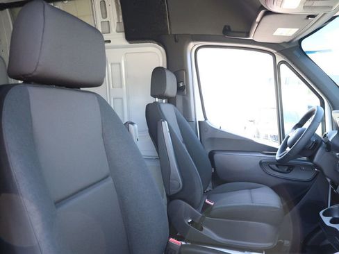 Used 2025 Mercedes-Benz Sprinter 2500 image 27