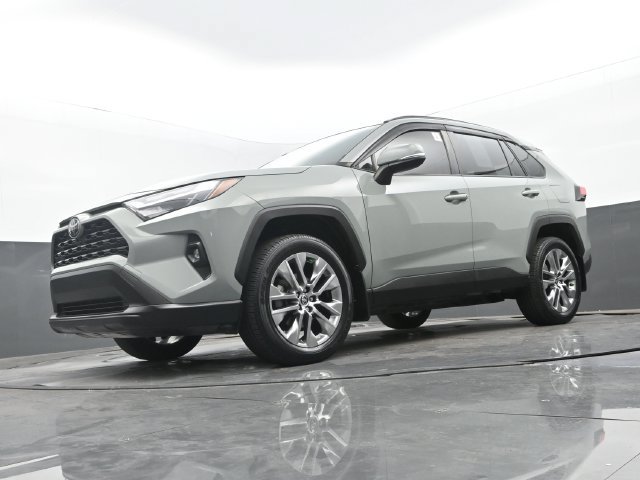 Used 2022 Toyota RAV4 XLE Premium FWD image 29
