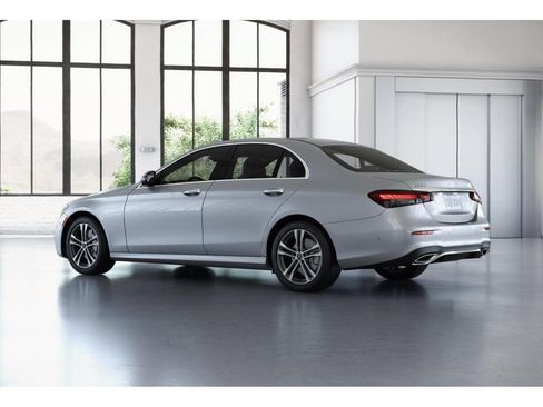 Certified 2022 Mercedes-Benz E 350 4MATIC Sedan image 31