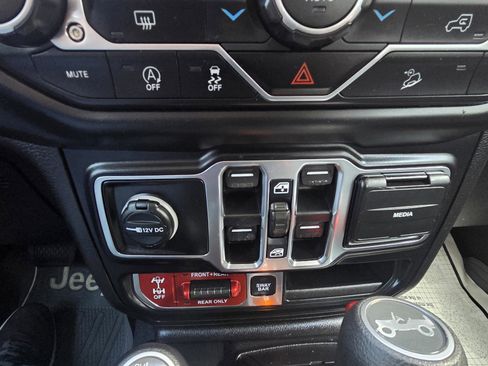 Used 2020 Jeep Wrangler Unlimited Rubicon AWD/4WD image 17