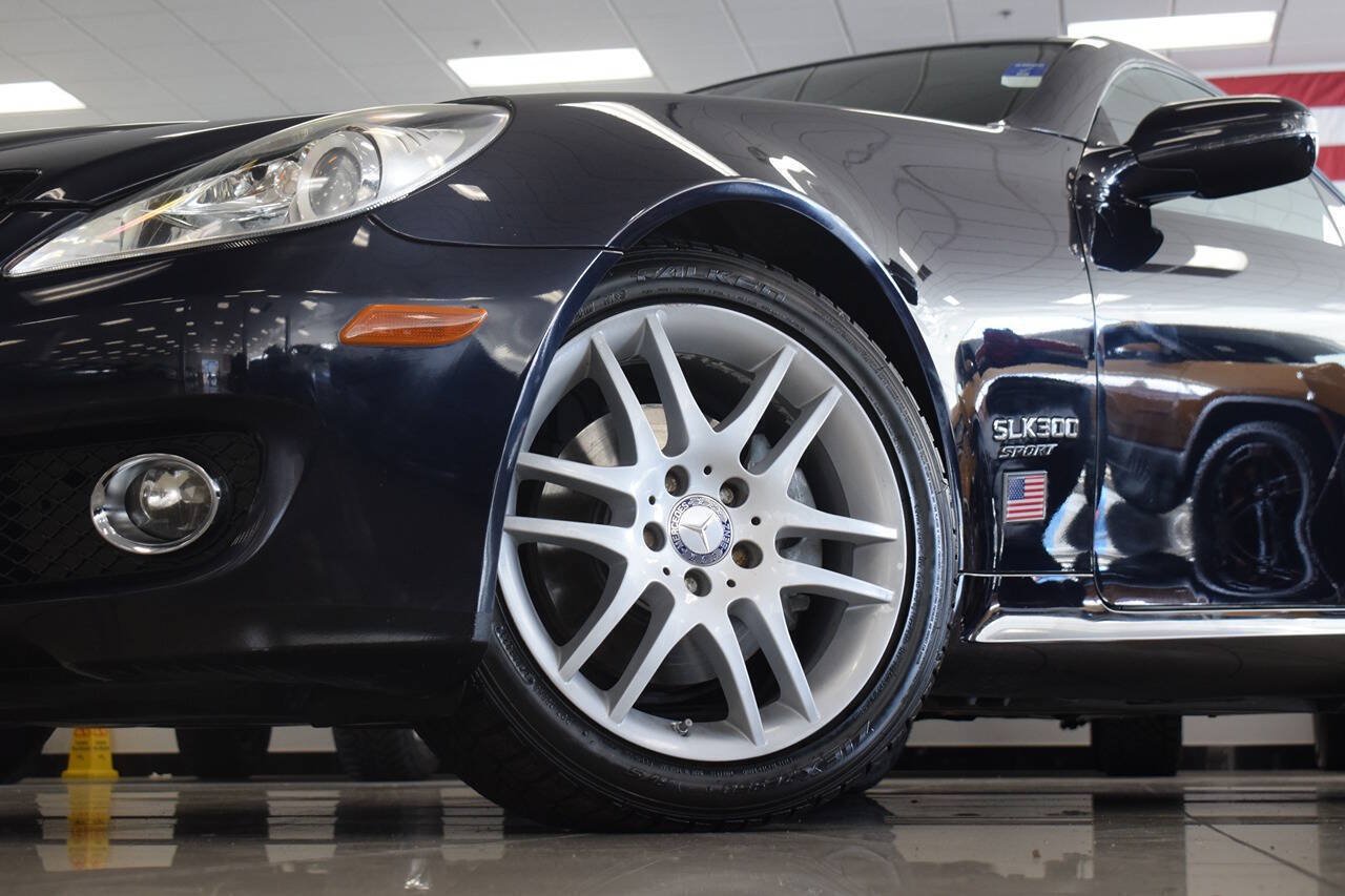 Used 2009 Mercedes-Benz SLK 300 image 4