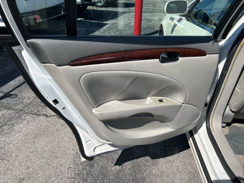 Used 2011 Buick Lucerne CXL FWD image 14