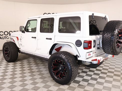 Used 2019 Jeep Wrangler Unlimited Sahara AWD/4WD image 23