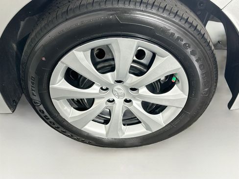 Used 2025 Toyota Corolla LE FWD image 11