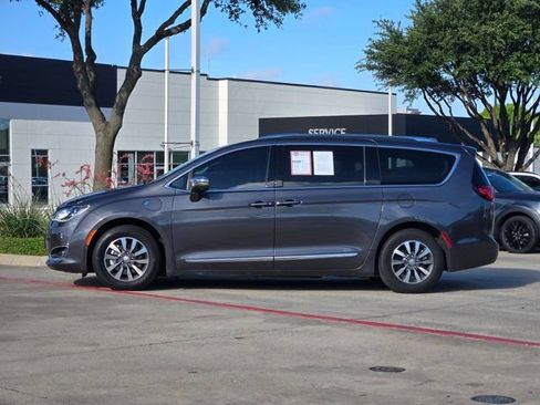 Used 2020 Chrysler Pacifica Limited w/ Advanced Safetytec Group FWD image 4