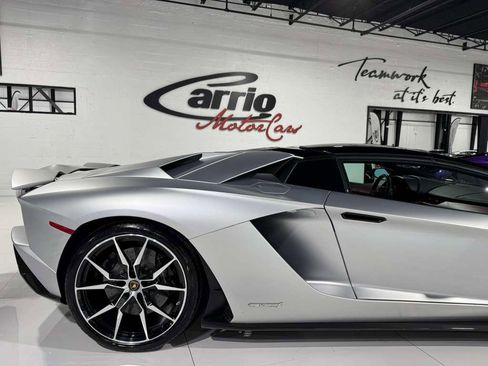 Used 2018 Lamborghini Aventador S image 60