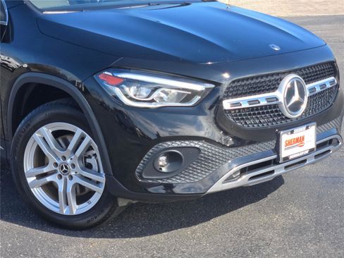 Used 2023 Mercedes-Benz GLA 250 4MATIC w/ Premium Package image 2