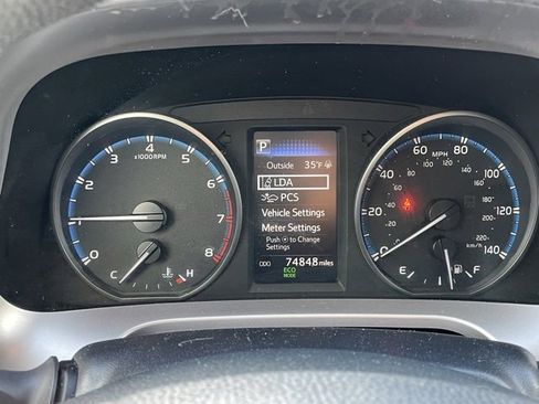 Used 2018 Toyota RAV4 LE image 18