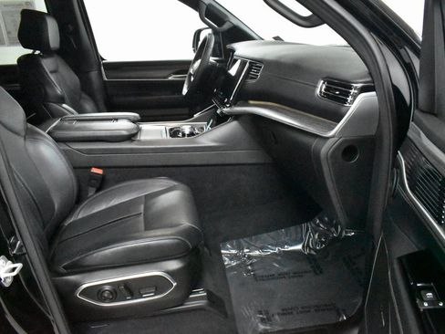 Used 2024 Jeep Wagoneer Series II w/ Flexible Seating Group image 14