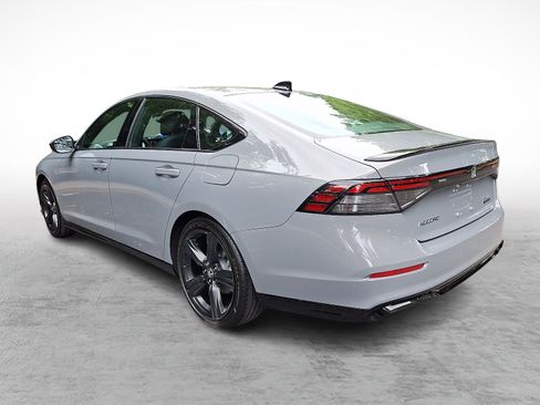 Used 2025 Honda Accord Sport image 4