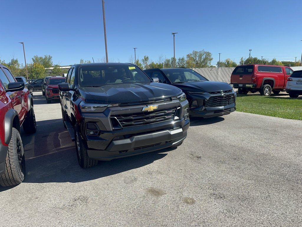 New 2026 Chevrolet Colorado LT w/ LT Convenience Package AWD/4WD image 3