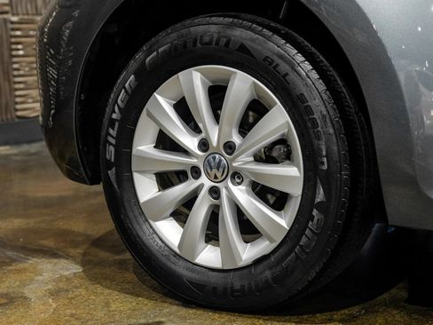 Used 2018 Volkswagen Beetle 2.0T SE FWD image 52