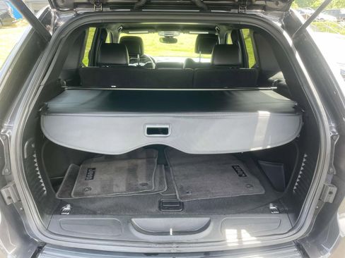 Used 2017 Jeep Grand Cherokee Altitude RWD image 8