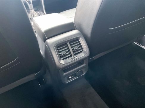 Used 2022 Volkswagen Tiguan SEL R-Line image 28