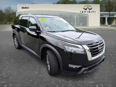 Used 2025 Nissan Pathfinder SV AWD/4WD image 2