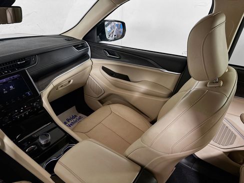 Used 2022 Jeep Grand Cherokee L Limited w/ Luxury Tech Group II image 23