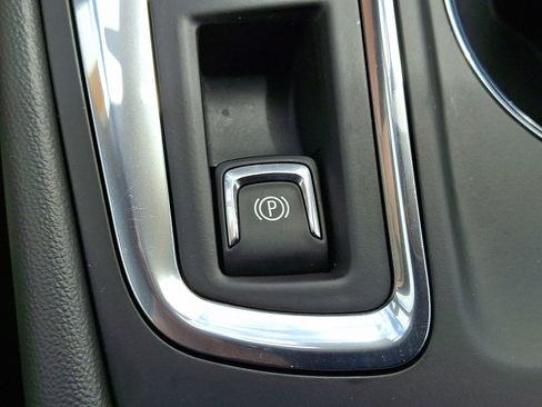 Used 2023 Chevrolet Equinox LT FWD image 24