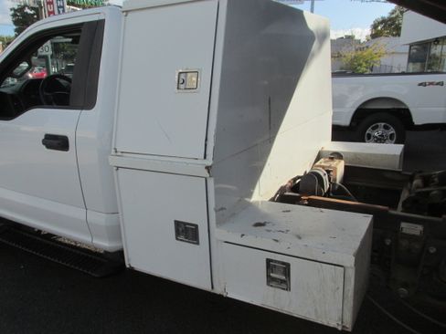 Used 2017 Ford F550 4x4 Regular Cab Super Duty image 8