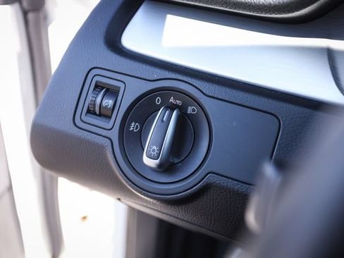 Used 2013 Volkswagen CC Sport FWD image 32