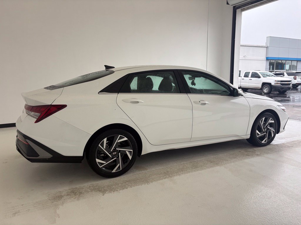 Used 2025 Hyundai Elantra SEL FWD image 23