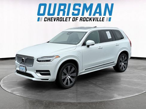 Used 2025 Volvo XC90 T8 Ultra w/ Protection Package Premier AWD/4WD image 2