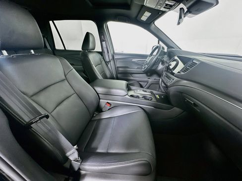 Used 2025 Honda Passport EX-L image 31