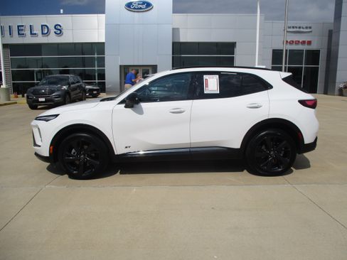 Used 2025 Buick Envision Sport Touring AWD/4WD image 3
