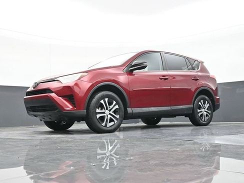 Used 2018 Toyota RAV4 LE image 52