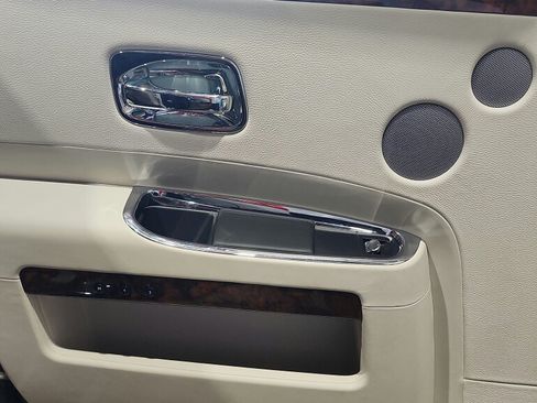 Used 2013 Rolls-Royce Ghost RWD image 23